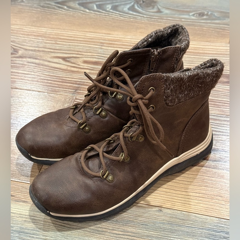 Baretraps 8.5 Brown Lace-Up Ankle Boots